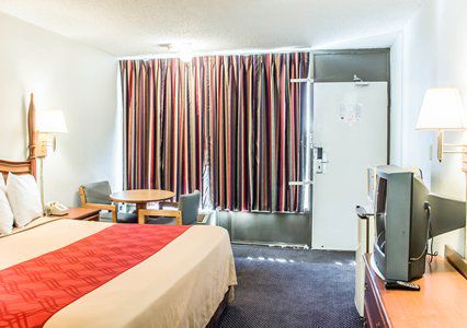 Econo Lodge&suites